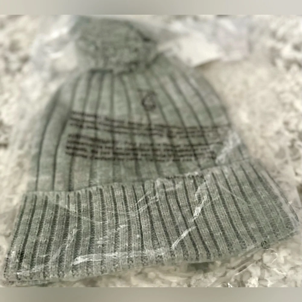 🎸MICHAEL KORS🎸🔥NWT🔥GRAY RIBBED KNIT BEANIE HAT WITH POM
